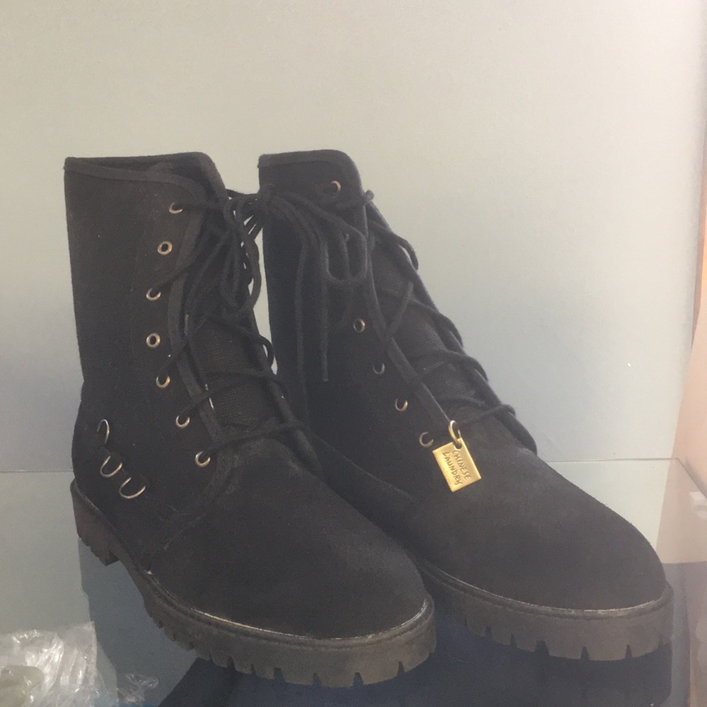 NWOB Chinese Laundry Black Suede Tip Combat Boots: Size 8.5